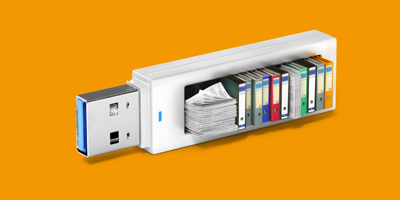 USB-флешка с книгами, файлами и папками